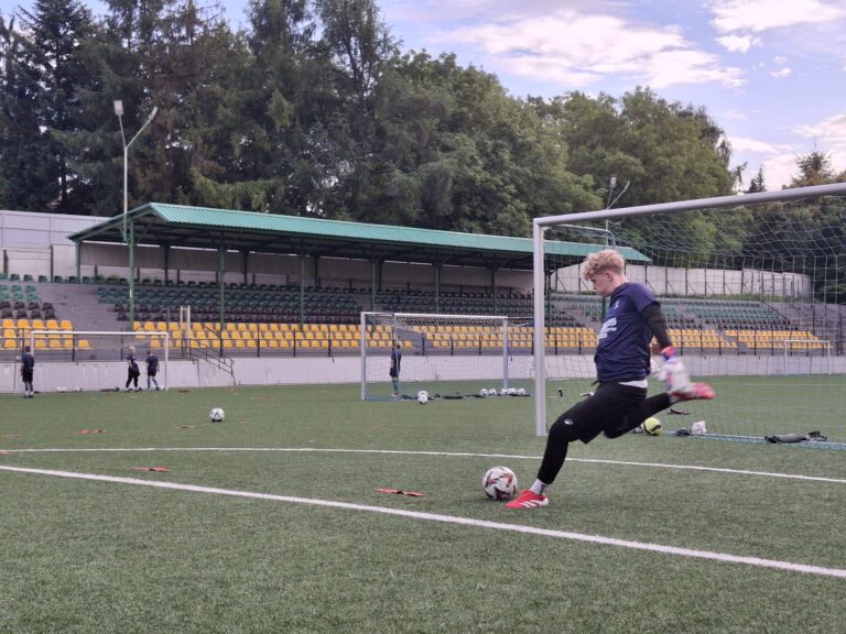 242ff3e8-b058-42c2-935b-506e32056205